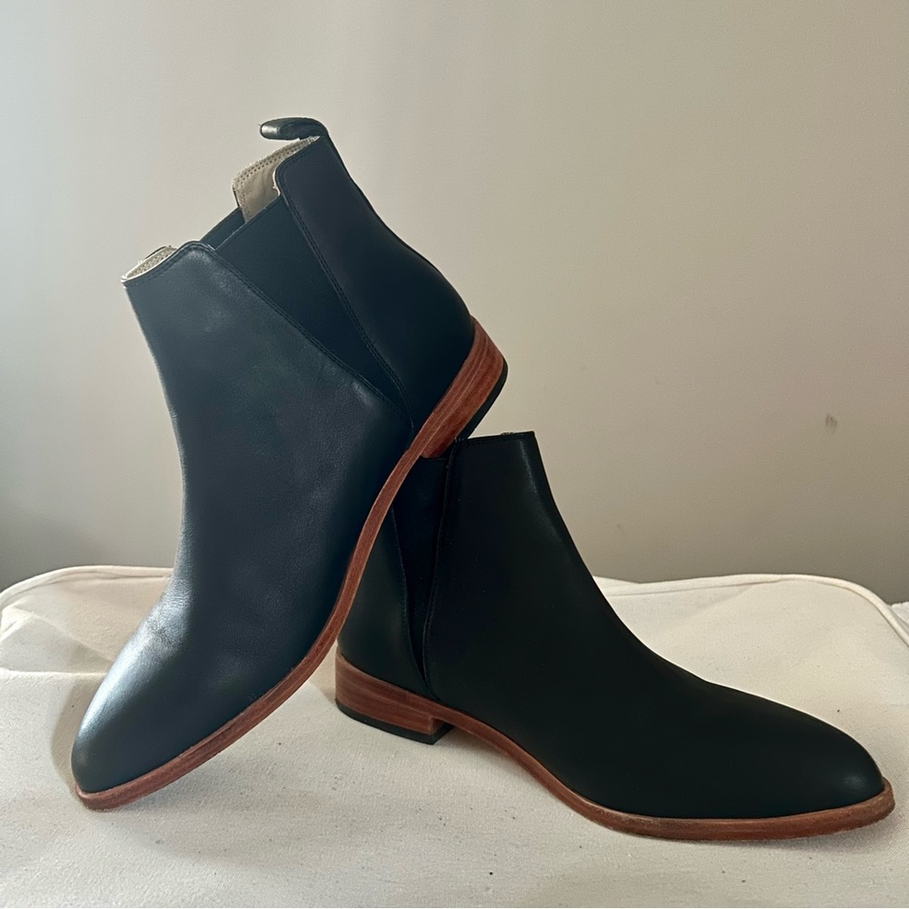 Nisolo black classic Chelsea boots size 10 brown black genuine leather